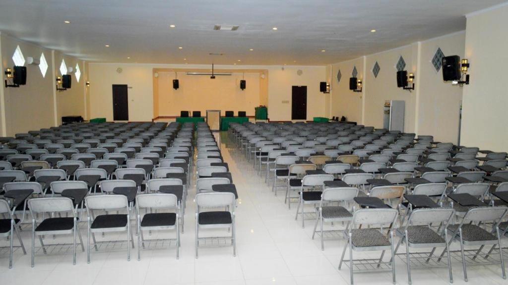 Uni Beach Hotel Pangandaran Kültér fotó